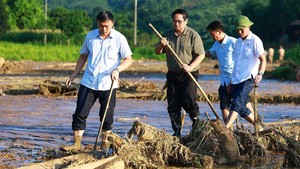 Tình dân tộc, nghĩa đồng bào - "sức mạnh mềm" vượt bão, lũ