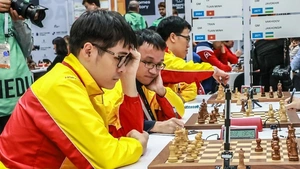 Nguyễn Ngọc Trường Sơn tỏa sáng, cờ vua Việt Nam đánh bại nhà vô địch Olympiad, toàn thắng cả 4 trận