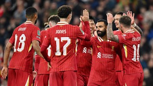 Liverpool âm thầm đua vô địch