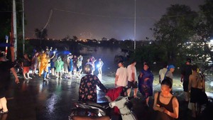 Nước sông Hồng tại Hà Nội dâng cao nguy cơ gây ngập tại những vùng trũng thấp