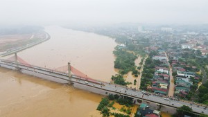 Thành phố Yên Bái: Hơn 3.500 hộ dân phải di dời do nước sông Hồng dâng cao