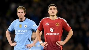 MU vs Man City khủng hoảng: Hỗn loạn không lối thoát ở Manchester