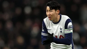 Báo Hàn Quốc sốc trước cách đối xử của Tottenham với Son Heung Min sau 10 năm cống hiến