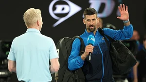 Novak Djokovic bị khán giả la ó, ngay lập tức đáp trả bằng hành động lạ sau trận đấu tại Australian Open