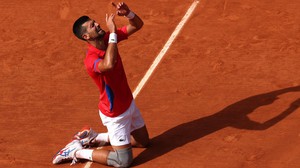 Djokovic &quot;cô đơn&quot; trong thế giới quần vợt