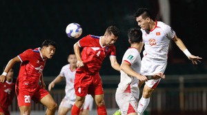 Đội tuyển Việt Nam và 'bài toán' tự cứu mình