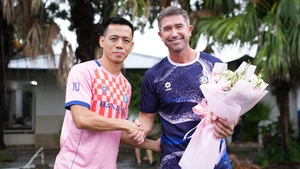 HLV Harry Kewell ra mắt, CĐV chờ màn đối đầu Hoàng Hên và Hoàng Đức