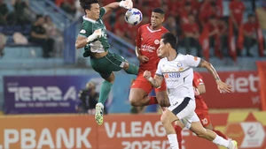 Thủ môn Bùi Tiến Dũng đứt dây chằng chéo trước, nghỉ thi đấu hết mùa V-League 2025/26
