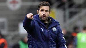 Fabregas được ví như một HLV hàng đầu với màn uý lạo cảm xúc và đầy khí chất