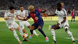 Real Madrid - Barcelona: Barca 'rất kém', đến thời của Real