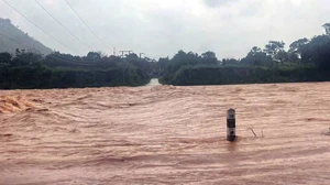 Quảng Trị: Học sinh vùng trũng, miền núi nghỉ học vì mưa lớn gây ngập lụt