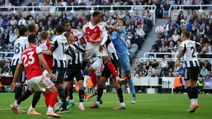 Sự thật đằng sau 'bài tủ' của Arsenal