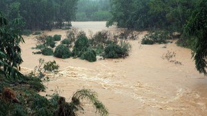 Mưa lũ gây ra nhiều thiệt hại nghiêm trọng tại khu vực miền Trung