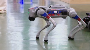 Robot chó 'made in Vietnam' khuấy động Hội chợ Mùa thu 2025