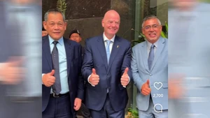 Bóng đá Malaysia lại dậy sóng với bức ảnh gây phẫn nộ, FAM phải tổ chức họp báo giải thích