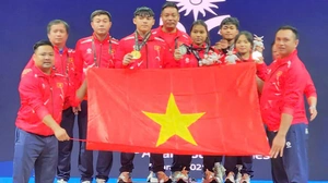VĐV cử tạ Việt Nam về nước sau khi lập đại công tại Đại hội Thể thao trẻ châu Á