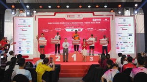 Ngọc Hoa và Nguyễn Thị Oanh tỏa sáng trên đường chạy marathon tại Hà Nội