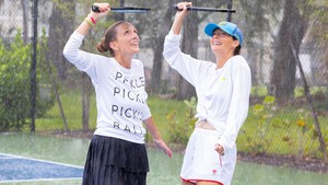 Tranh cãi pickleball: Khách chơi không thể đến vì ngập lụt, chủ sân không cho huỷ, vẫn tính tiền