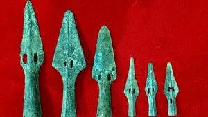 Văn hóa Đông Sơn - Chiến tranh và Hòa bình (kỳ 32): Những lưỡi giáo lao Đông Sơn trổ lỗ ở cánh