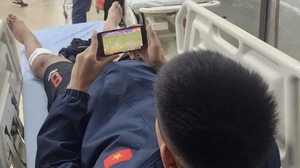 Tin nóng bóng đá Việt Nam hôm nay 2/11: Thành Trung không bị chấn thương nặng; HLV SHB Đà Nẵng nhắc nhở cầu thủ Việt kiều Nga