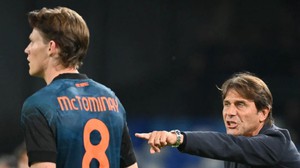 Napoli khủng hoảng: Khi nhà vô địch bị xem như 'đã chết'