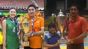 Cặp cha con của bóng chuyền Việt Nam cùng nhau giành chức vô địch, tạo khoảnh khắc ấn tượng với CĐV