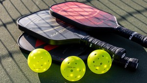 Trào lưu phủ nhám vợt pickleball: Ngon, bổ hay cú lừa khiến tiền mất tật mang?