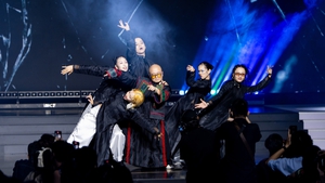 "Cuộc chơi" thời trang kết hợp truyền thống và hội hoạ của NTK Cao Minh Tiến