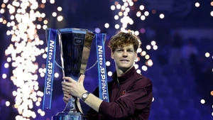 Sinner lần thứ hai liên tiếp đăng quang ATP Finals sau trận chung kết nghẹt thở trước Alcaraz