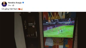 Đỗ Hoàng Hên có hành động đặc biệt cổ vũ ĐT Việt Nam đấu với Lào, người hâm mộ mong mỏi ngày ra mắt