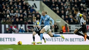 Chờ Man City đứng lên