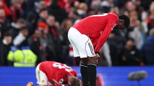 MU thua sốc ngay trên sân nhà dù chơi hơn người gần cả trận