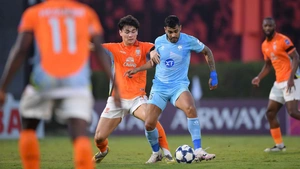 Bóng đá Việt Nam: Biết người biết ta...