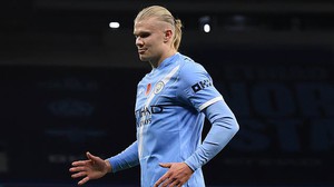 Haaland càng ngày càng như 'người máy', trở thành đầu tàu kéo Man City trở lại cuộc đua vô địch 
