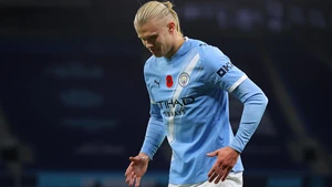 Haaland gây sốt với màn ăn mừng kiểu robot