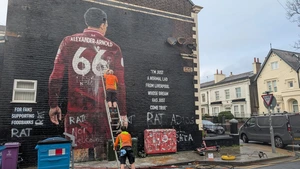 Bức tranh tường của Alexander-Arnold bị phá hoại trước ngày trở lại đối đầu đội bóng cũ Liverpool