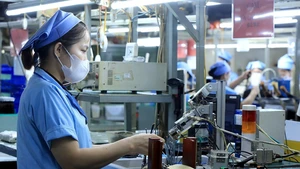 Góp ý dự thảo văn kiện Đại hội XIV của Đảng: Chuyển đổi mạnh mẽ mô hình tăng trưởng tạo đột phá giai đoạn 2026–2030