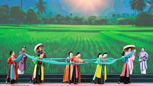 Góp ý dự thảo văn kiện Đại hội XIV của Đảng: Xác định văn hóa ngang tầm vị trí với kinh tế, chính trị và xã hội