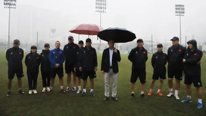 Tin nóng bóng đá Việt hôm nay 8/11: Đội tuyển Việt Nam được khích lệ trước SEA Games 33; Thủ môn Bùi Tiến Dũng phẫu thuật chấn thương