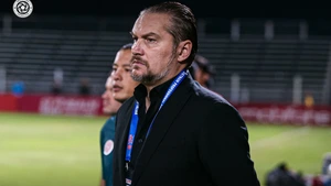 HLV Popov phản ứng lạ khi Thể Công Viettel gặp sự cố, bị đối phương chia điểm