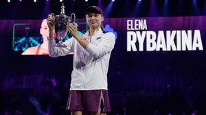 Ngôi sao Kazakhstan đánh bại tay vợt số 1 thế giới ở chung kết WTA Finals 2025, lập kỳ tích chưa từng có