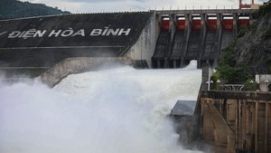 Thủy điện Hòa Bình mở một cửa xả đáy vào lúc 18h ngày 9/11