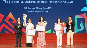 Khi sân khấu bước vào cuộc chơi "thử nghiệm"