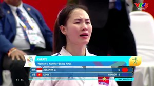 Nữ võ sĩ Việt Nam vỡ òa khi thắng đối thủ Indonesia để giành HCV ở SEA Games 2025