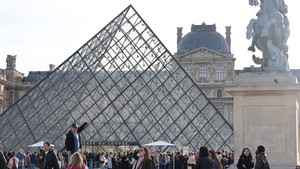 Bảo tàng Louvre, Pháp lại đóng cửa