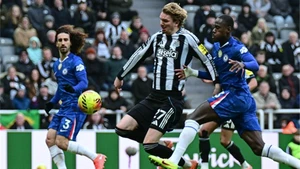 Rượt đuổi tỷ số căng thẳng, Chelsea hòa Newcastle trong trận cầu có bốn bàn thắng