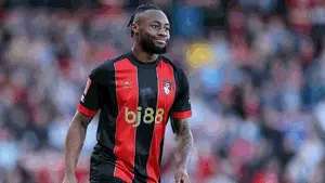 Ngôi sao tấn công 'hot' nhất Ngoại hạng Anh chọn Man City thay vì MU