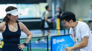 Ai cũng có thể làm thầy pickleball, kỹ thuật chưa chuẩn vẫn đứng lớp