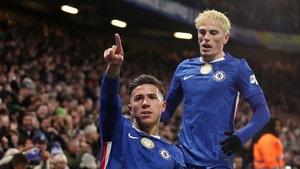 Thủng lưới sau 2 quả ném biên, Chelsea không thắng ở trận cuối cùng của năm 2025