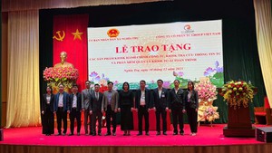 Quyết tâm chuyển đổi số để giảm gánh nặng cho người dân